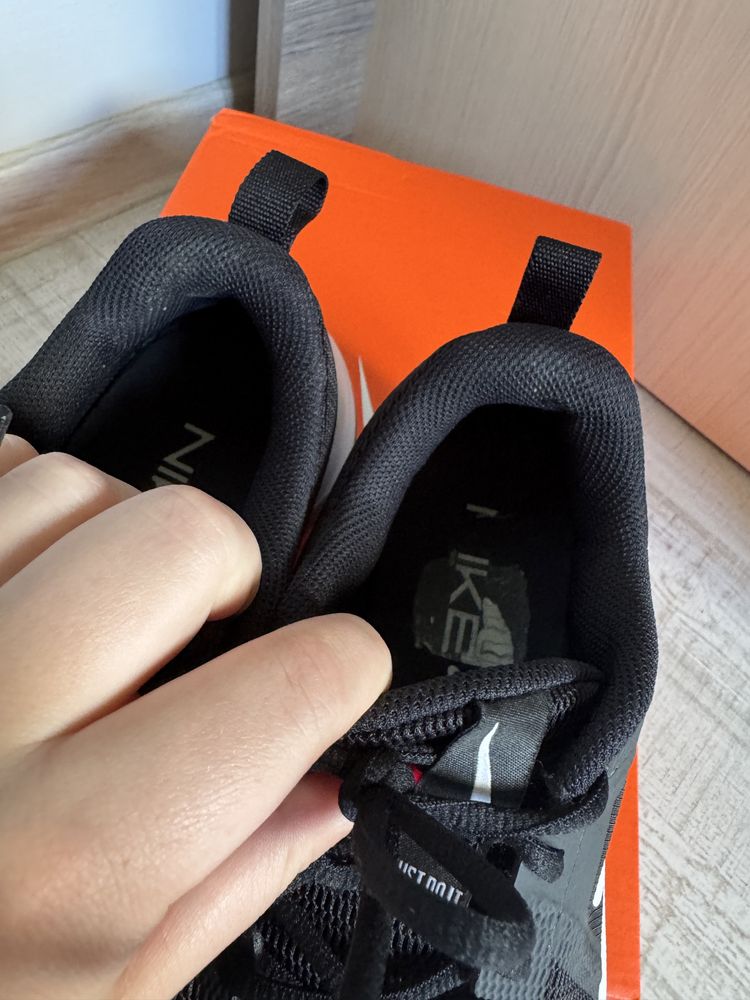 Buty damskie NIKE mc trainer 3 rozmiar 40.5