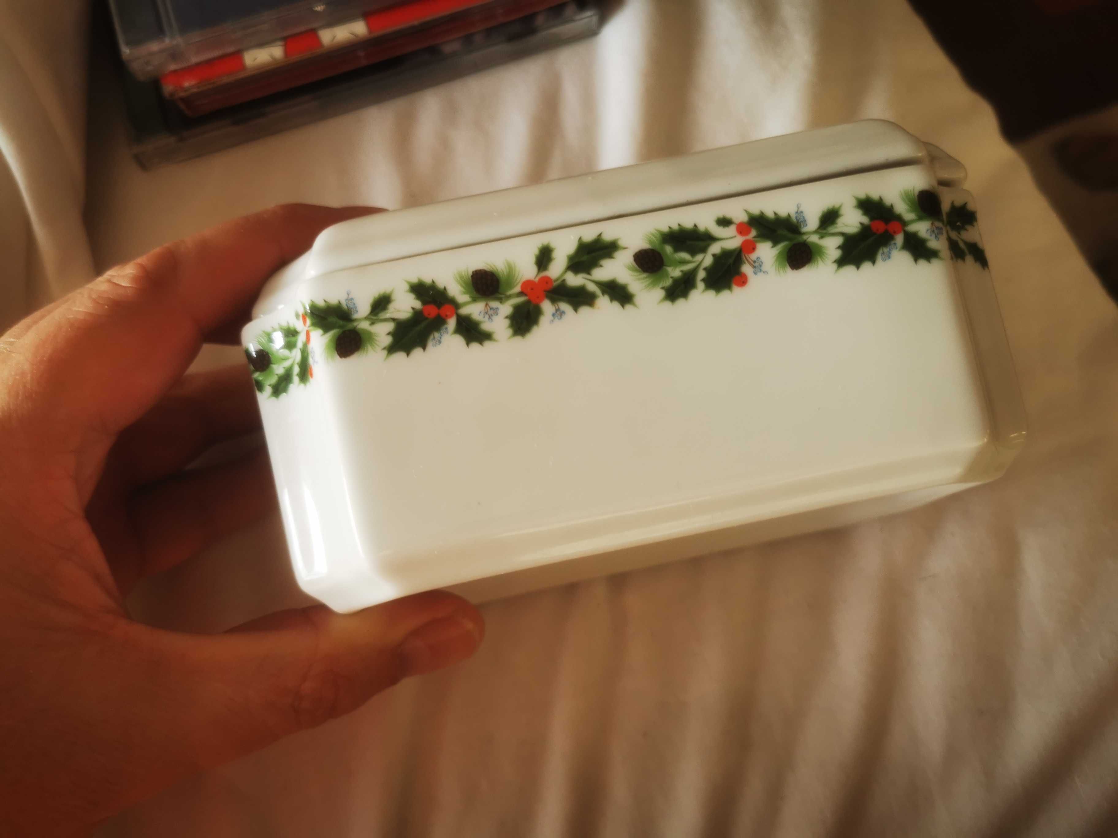 espécie de porta jóias ou outro de loiça de  Portugal