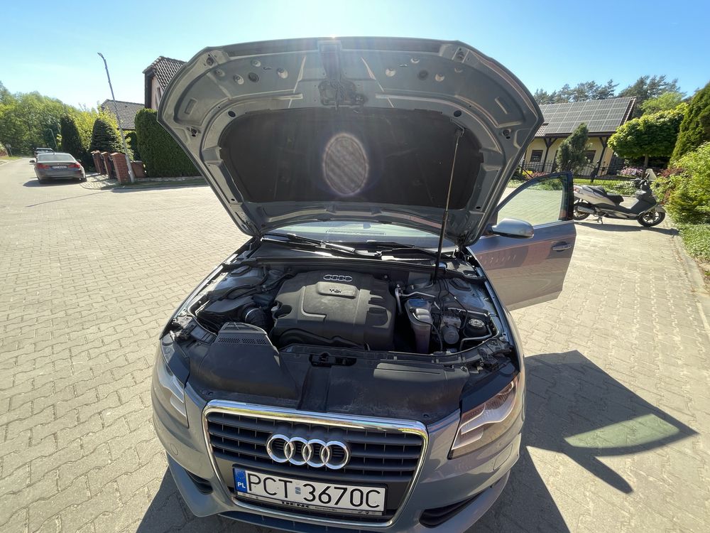 Audi A4 2009 2.0 TDI 140 km