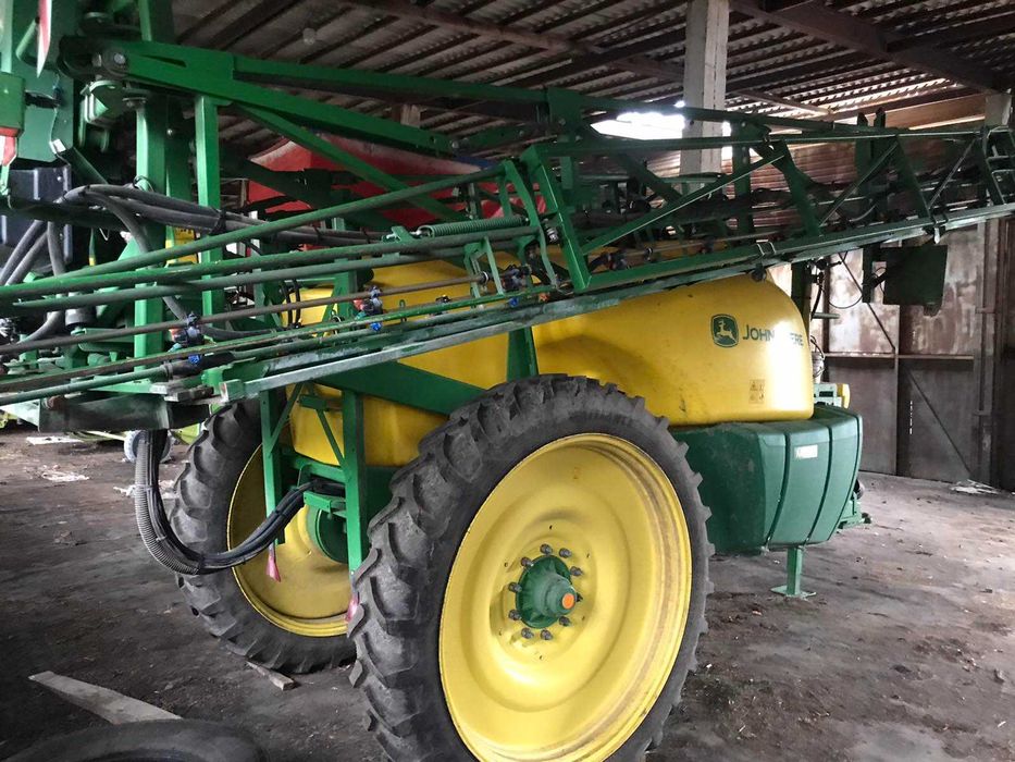 Причіпний оприскувач John Deere M732i