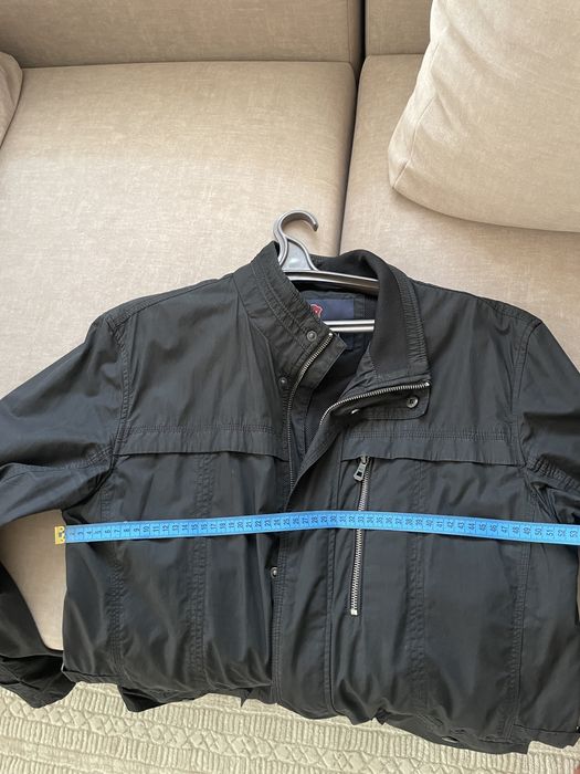 Чоловіча вітровка