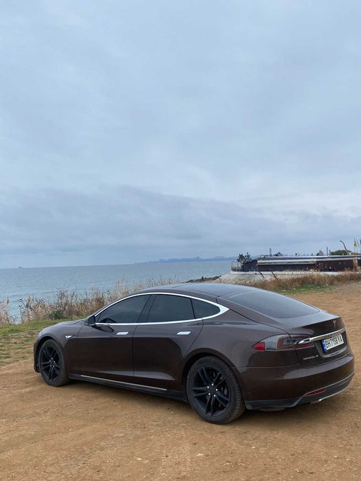 Tesla model S 60кВт 2013