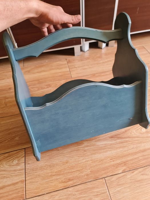 Gazetownik drewniany