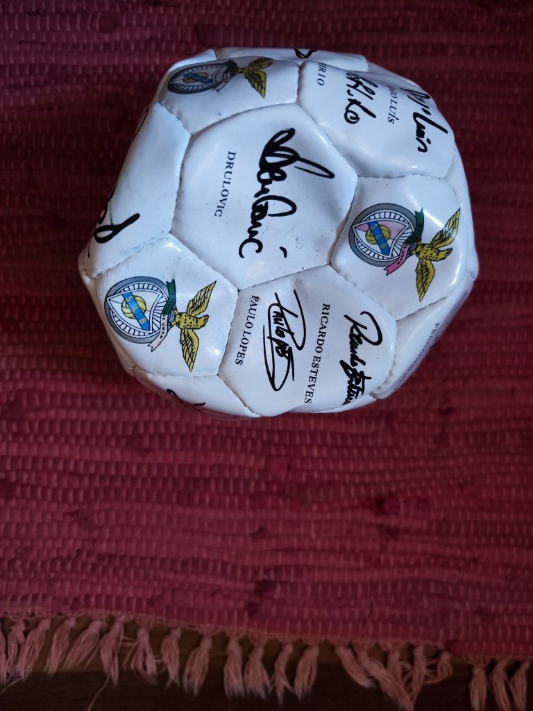 Bola autografada Benfica