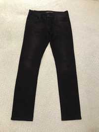 Чёрные джинсы, мужская одежда