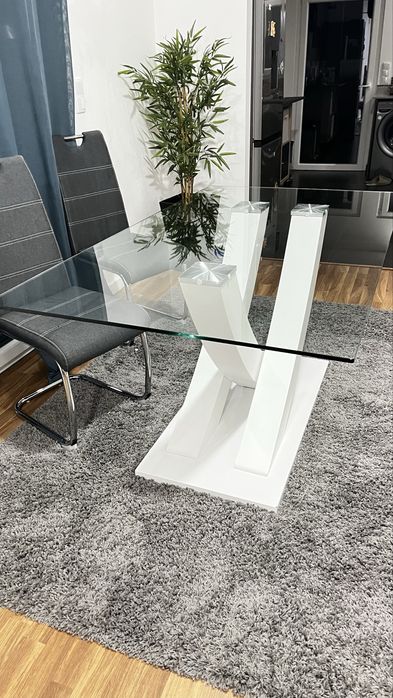 Mesa de jantar de vidro