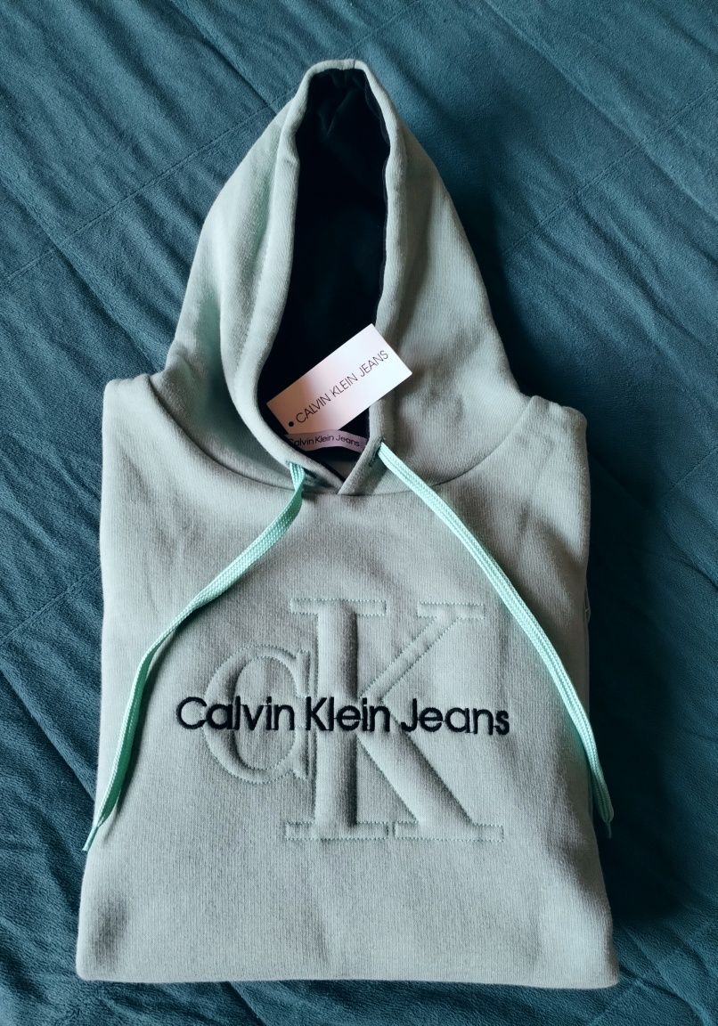 Sweater nova  Calvin Klein tam XL