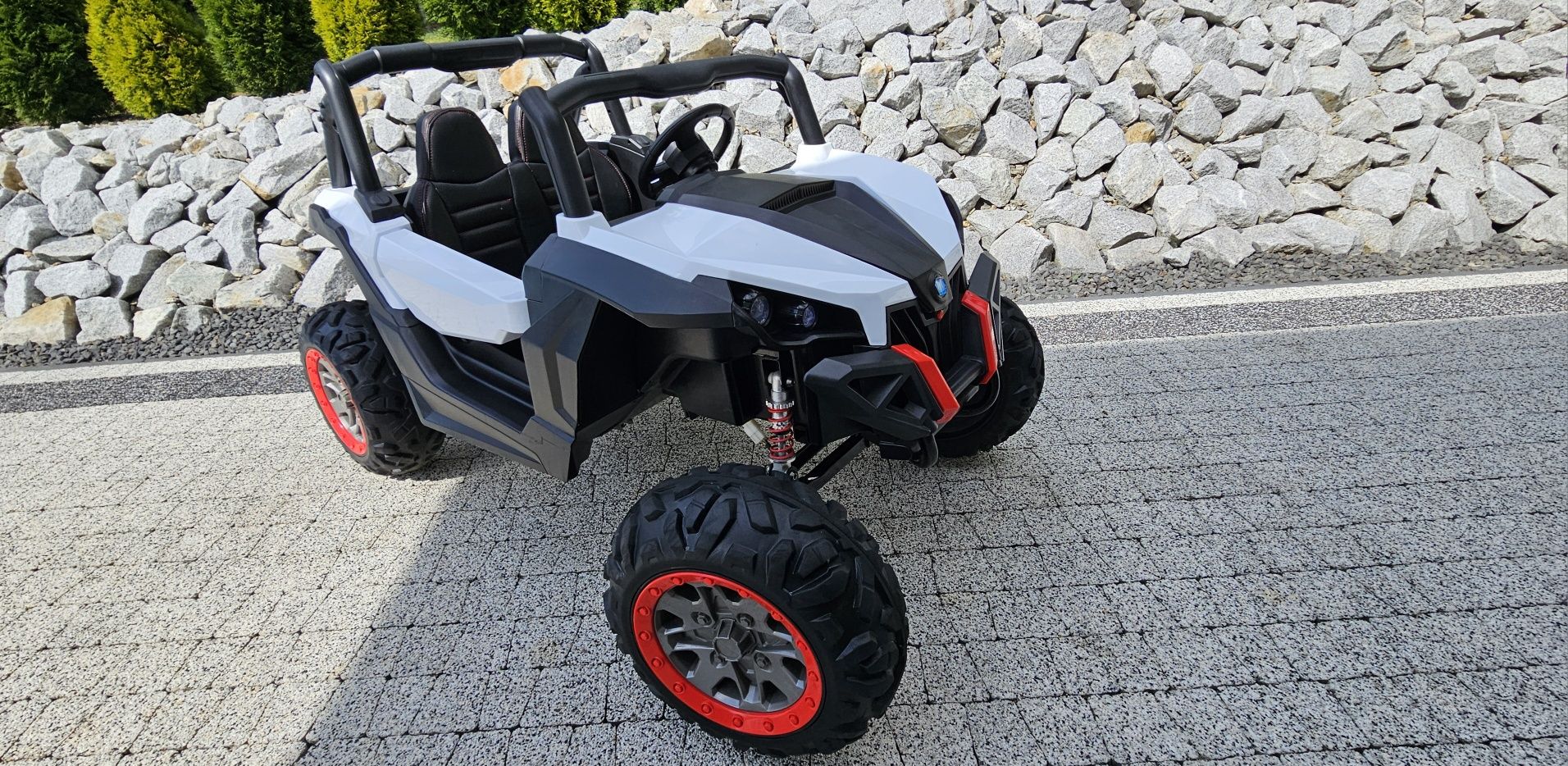 Buggy na akumulator 2 osobowy, 4 silniki.