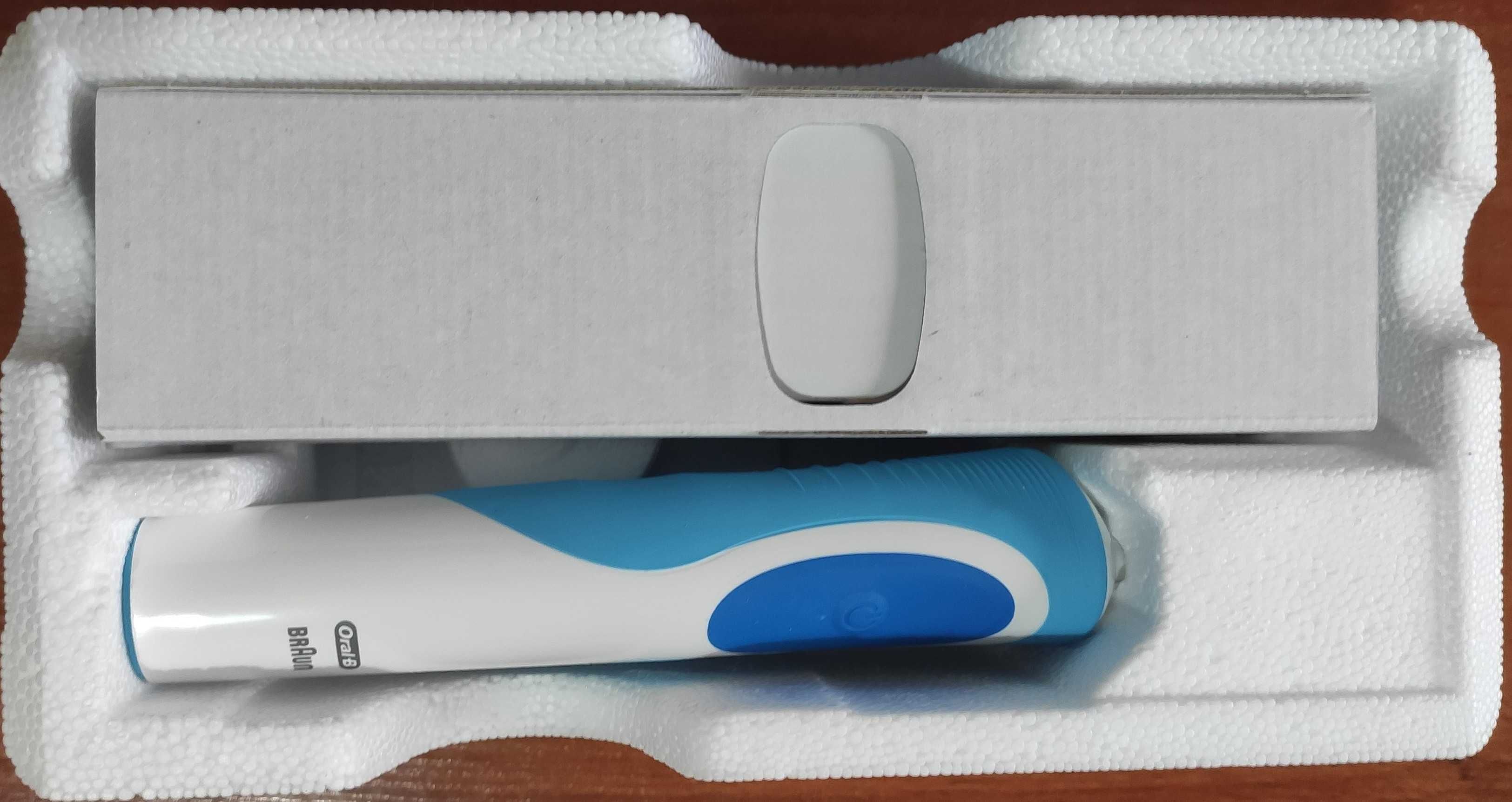 Szczoteczka Oral B (model 3757) - nowy komplet w pudełku