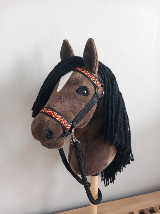Hobby horse, konik na kiju, gniady, ciemnobrązowy A4