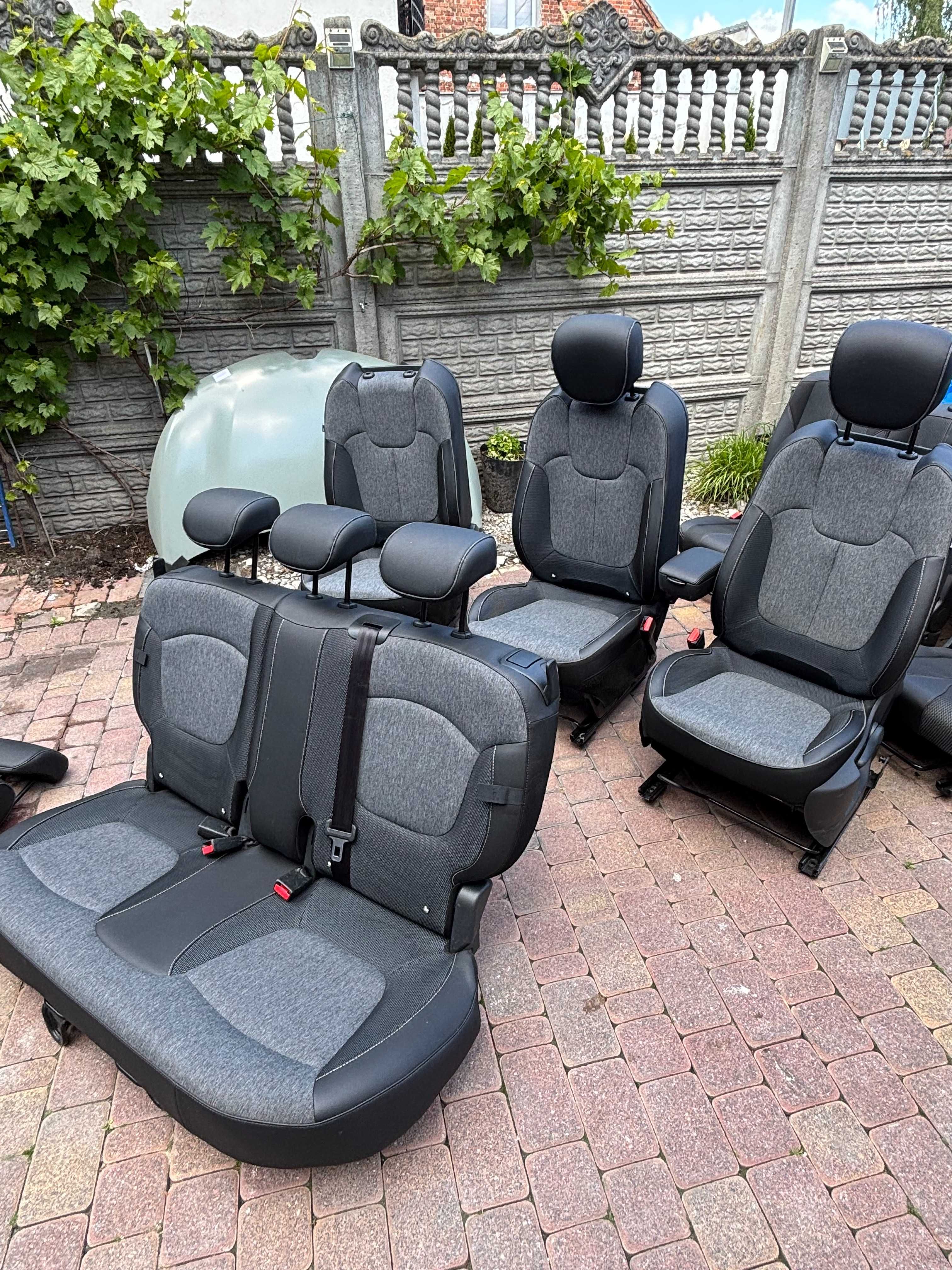 Renault Captur siedzenia, zagłówki, stelaż, kanapa, podłokietnik