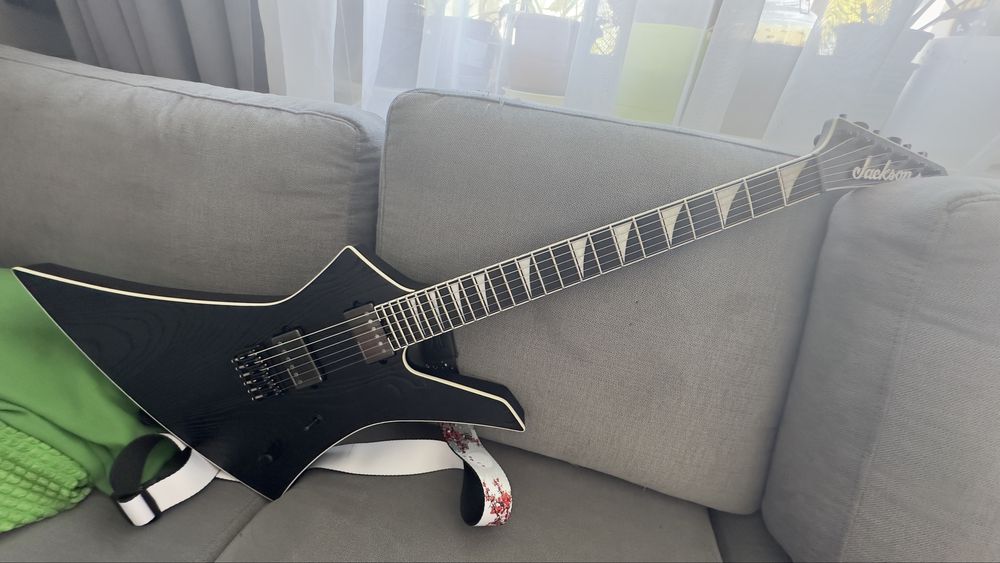 Jackson Jeff Loomis Kelly HT6 + futerał Ritter + pas Levy’s