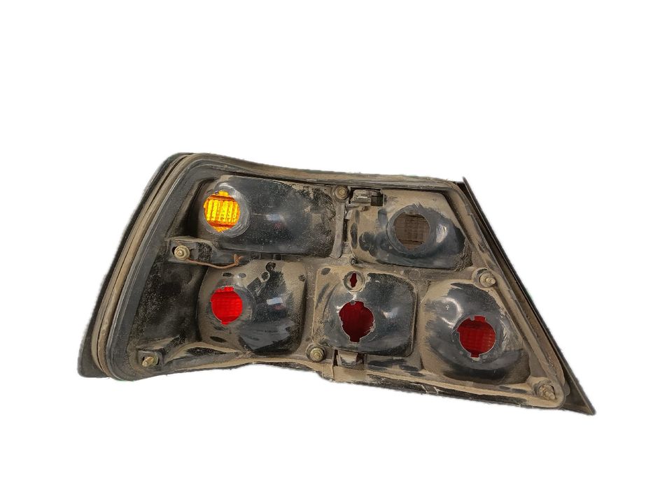 Farolim direito MERCEDES-BENZ Três volumes (W124)