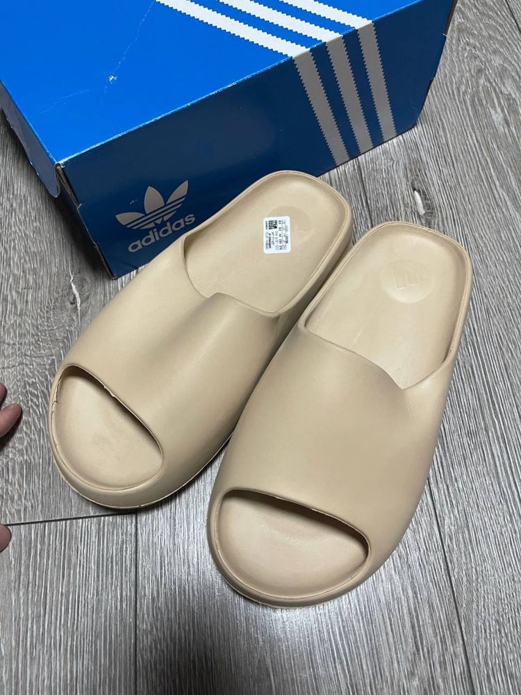 Шльопанці адидас Adidas Yeezy Slide Desert 41-42