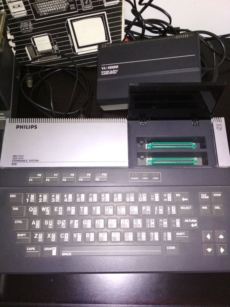 Computador PHILIPS MSX home computer system mod VG 8010 ANO 1983