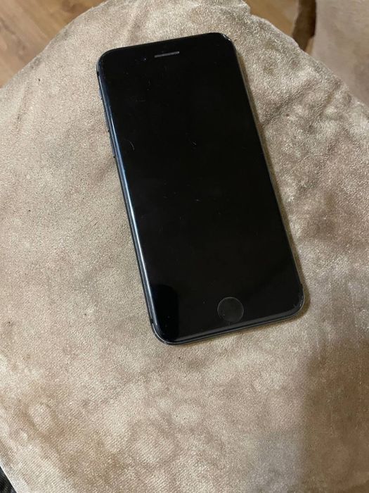 Iphone 8,в хорошому стані,акамулятор 80%,пам‘ять 64гб