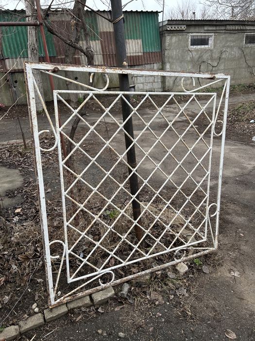 Металлическая решетка на окна