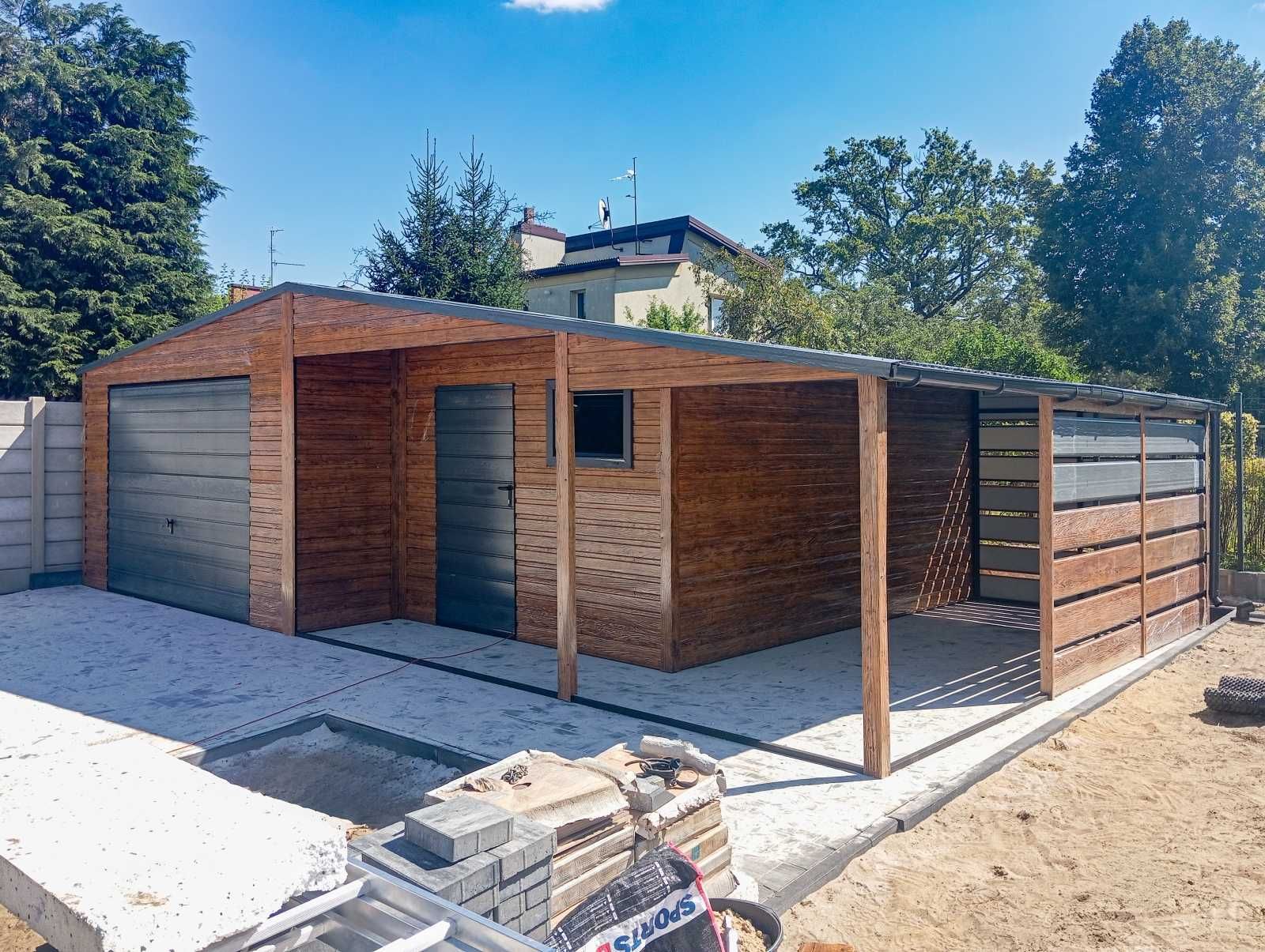 Garaż blaszany 8x6 dwuspadowy z wiatą Matowa Czerń + Dąb Rustykalny