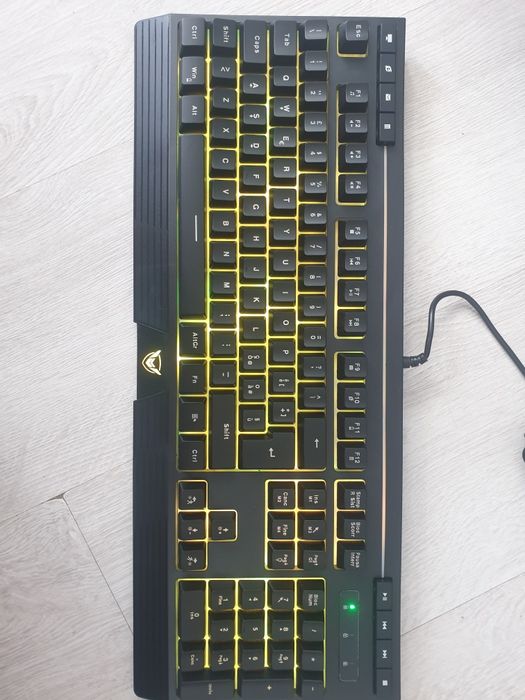 Pełnowymiarowa przewodowa klawiatura do gier z podświetleniem RGB