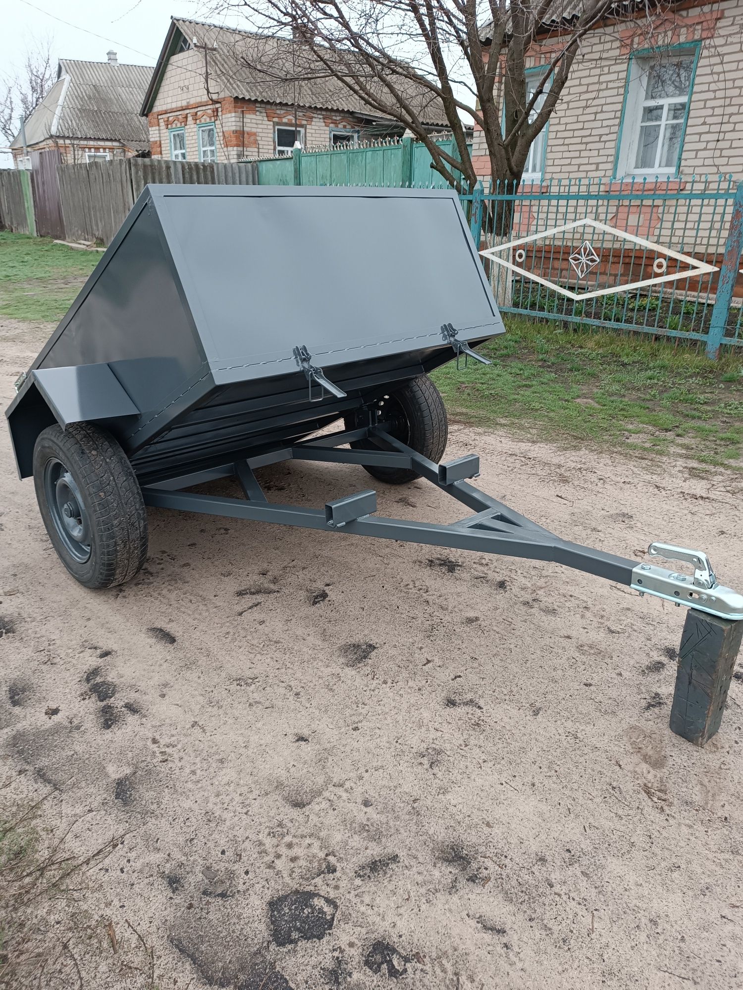Продам прицеп новый