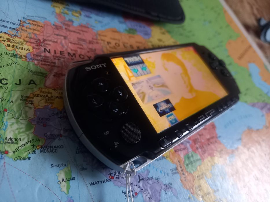 Konsola Sony psp 3004 slim piano black 32gb 100 gier
