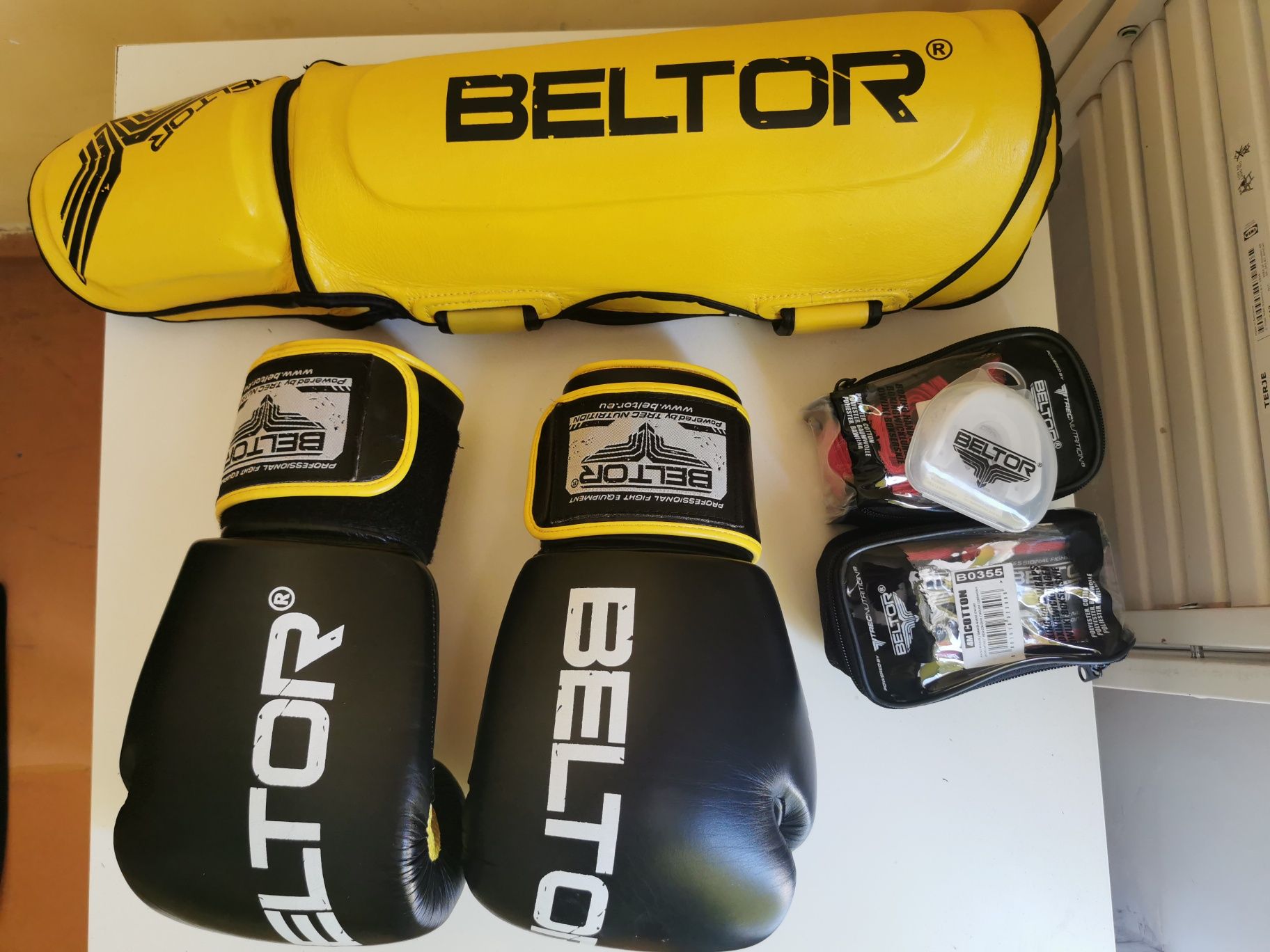 Rękawice 12 Oz (boks kickboxing)i ochraniacze (L) BELTOR