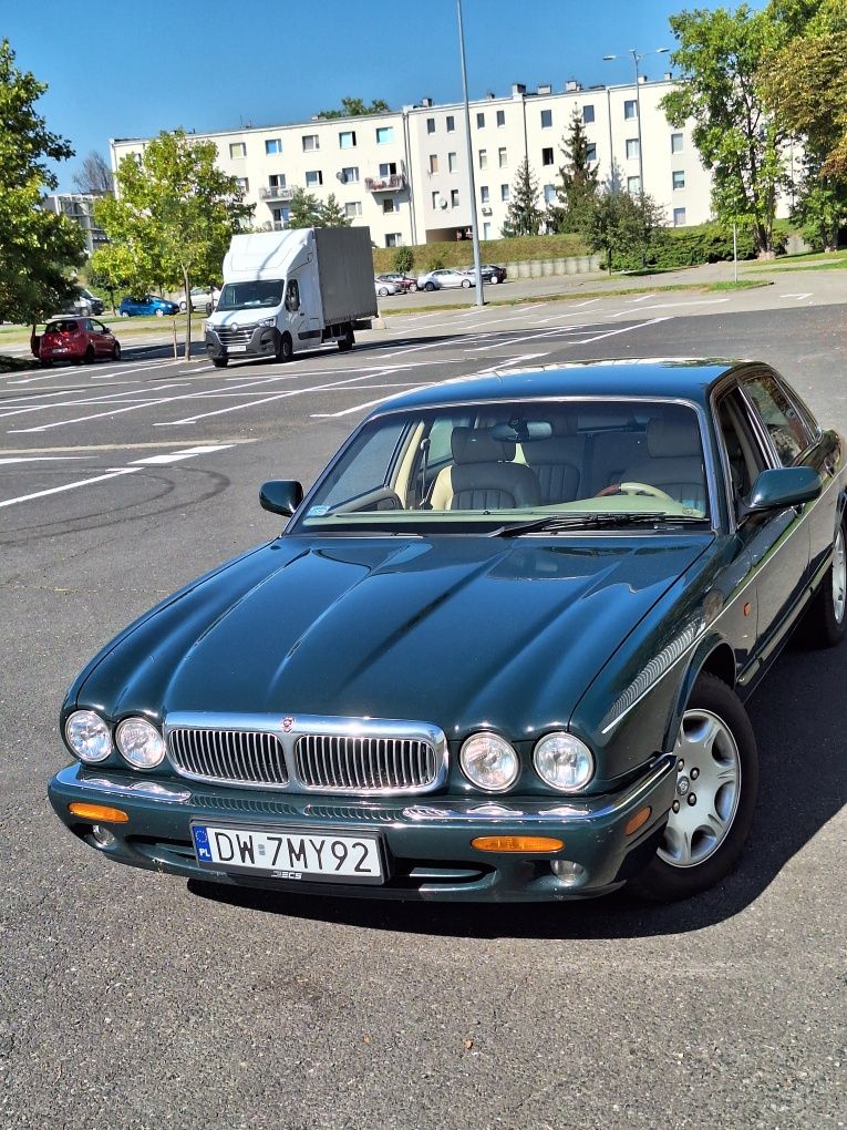 Jaguar XJ 2001r.