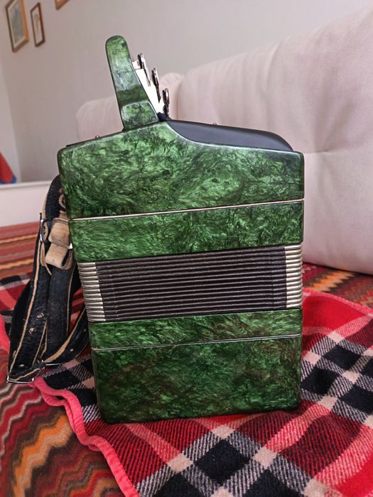 Продам баян Етюд 205м