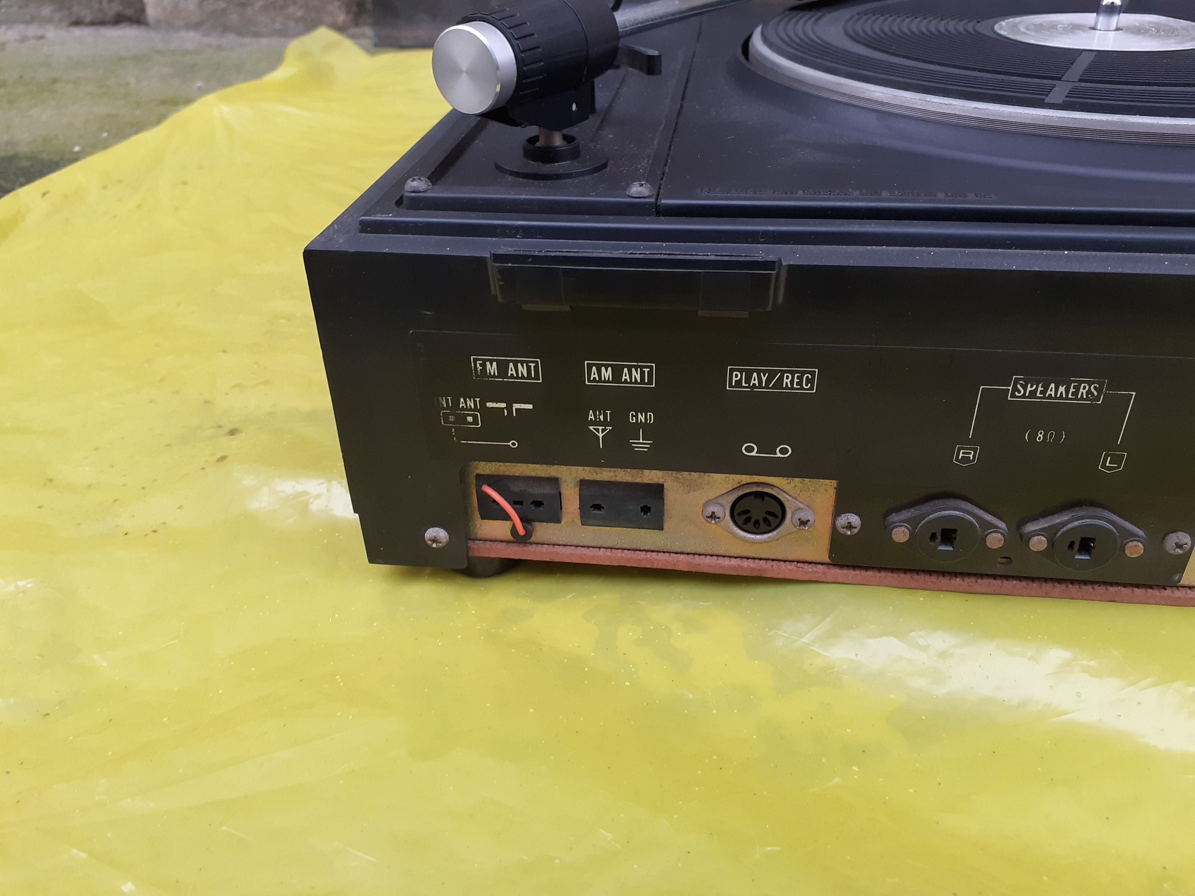 Giradiscos e radio - National Panasonic SG-1020l