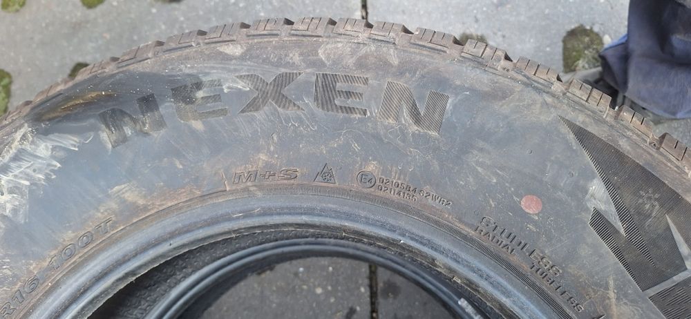 2 opony zimowe 215x70x16 Nexen