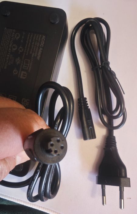 Ładowarka Yamaha 42v PASC5-4A X0S-00