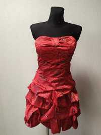 Продам сукню червоного кольору у вигляді троянди. У гарному стані, мож