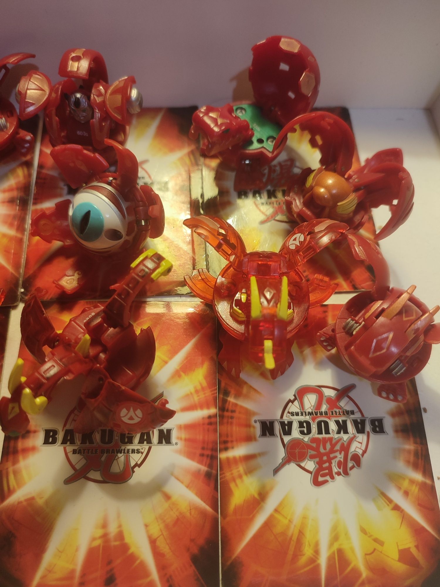 Bakugan 100 sztuk różne B2 dragonoid hydranoid lumitroid