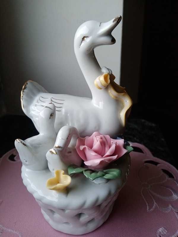 Piękna porcelanowa figura ptaki