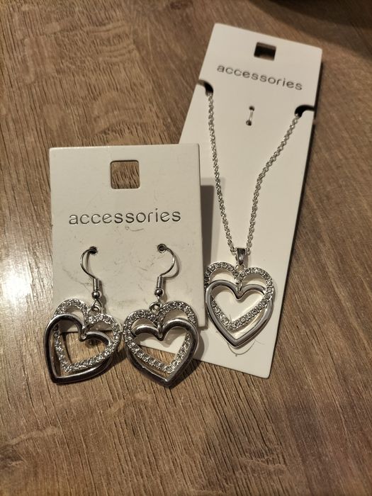 Łańcuszek i kolczyki serduszka