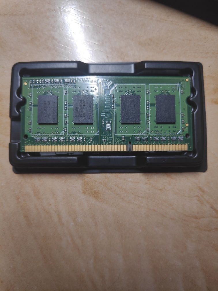 Оперативна пам'ять. Для ноутбуку. DDR3 2GB-1600