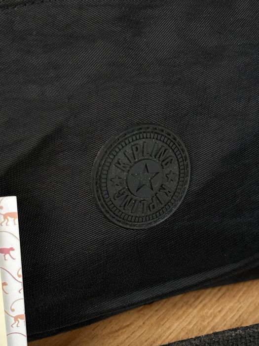 Сумка через плече Kipling з мавпочкою мессенджер чорний 33/21/15см