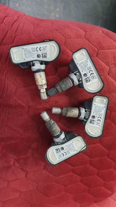 Датчики  шин мерсадес оригинал 4шт 2016год