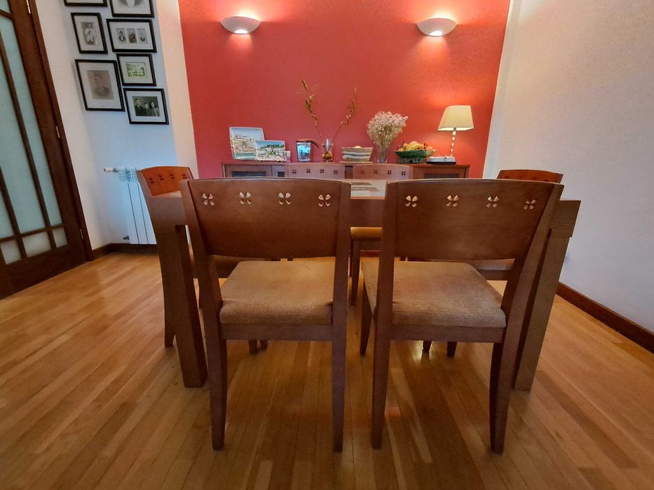 Mesa de jantar de madeira e tampo de vidro (extensível) com 6 cadeiras