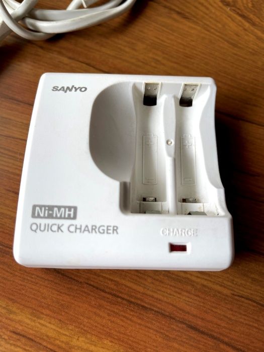 Carregador Pilhas AA e AAA Ni-MH - Sanyo Quick Charger