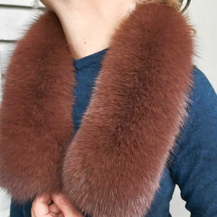 Меховой воротник.