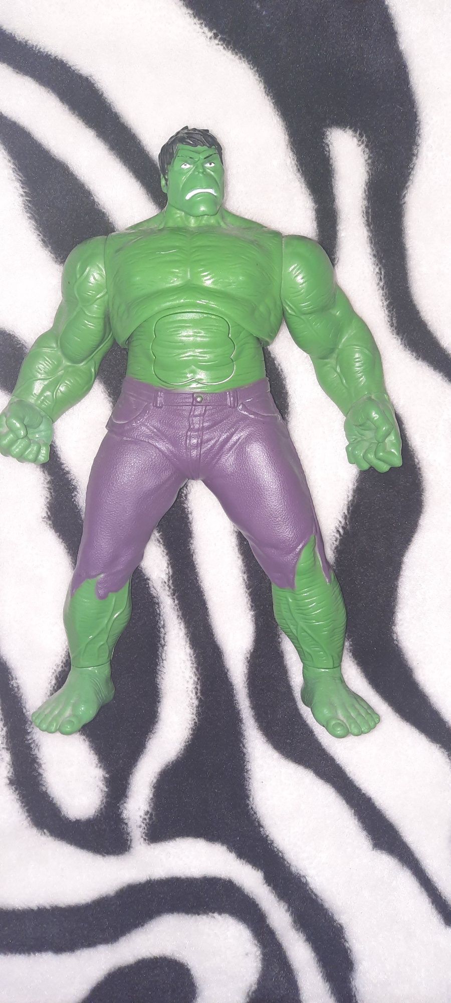 Duża figurka HULK wydaje dżwieki Hulka
