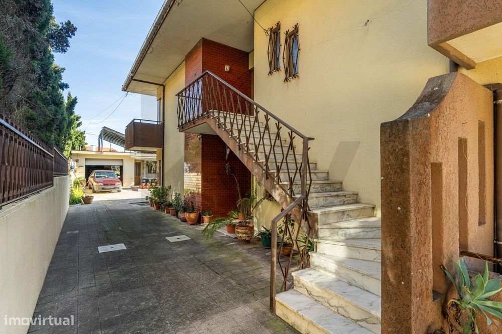 T3 + 1 com garagem e varandas a 200 m da praia