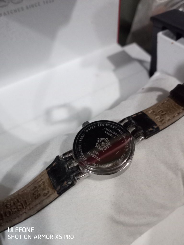 Женские часы Tissot Lovely
