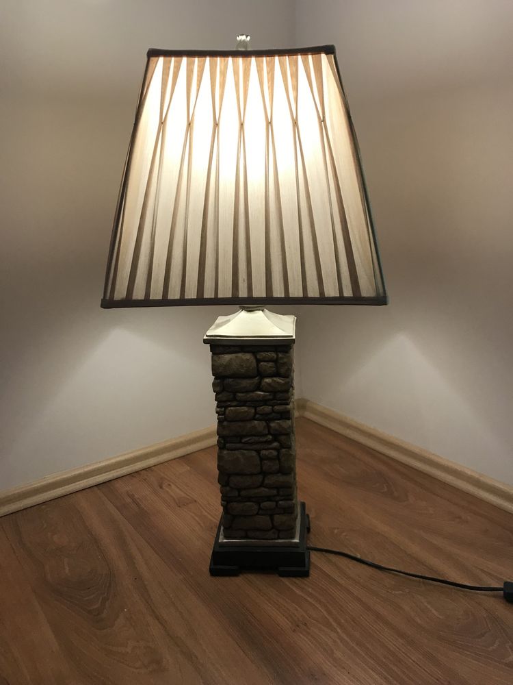 Lampa stojąca z abażurem