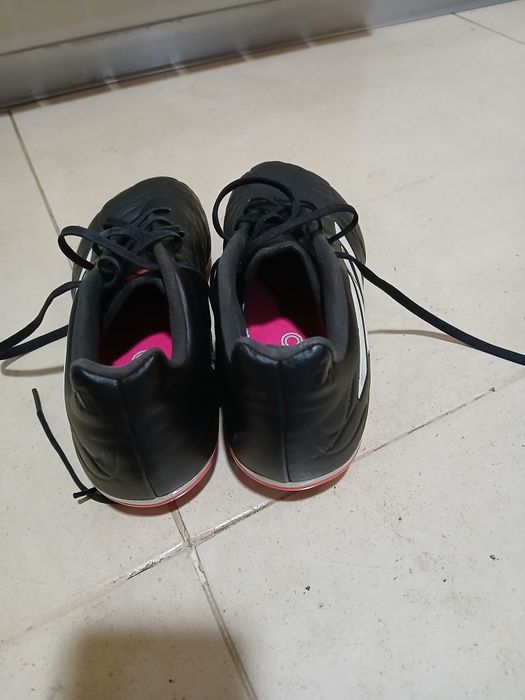 Chuteiras adidas 44 e dois terços
