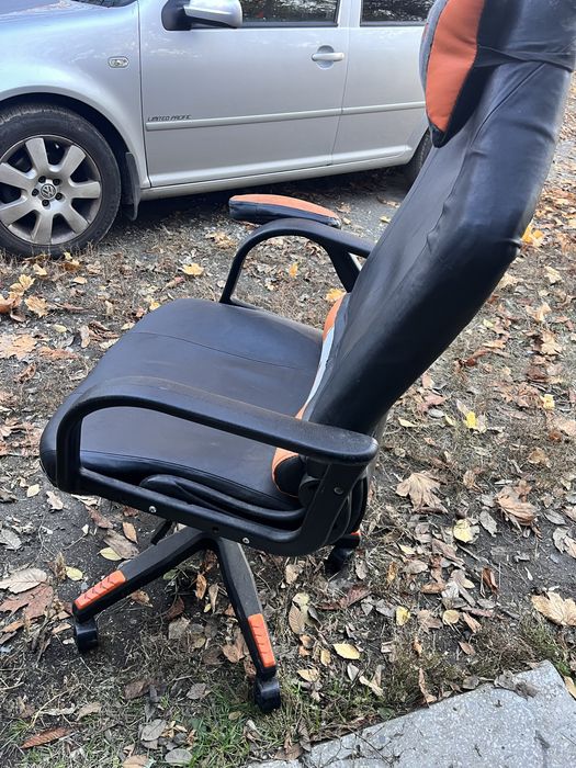 Продам офисные кресла не дорого!