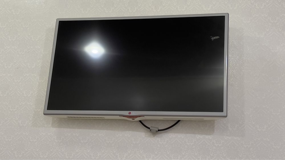 Телевизор  lg 32 на запчасти