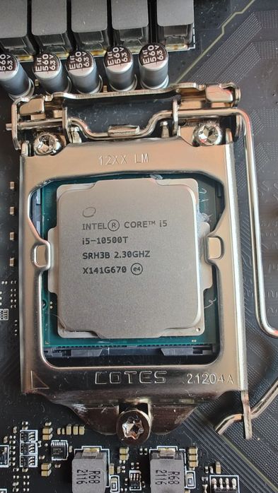 Płyta główna z procesorem i pamięcią RAM