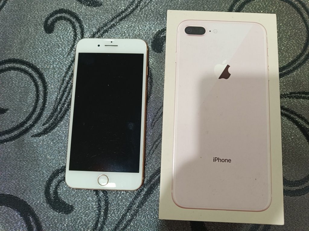 iPhone 8 Plus Branco e Rosa Gold de 64GB bom estado